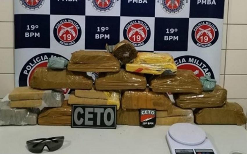 Jequié: Polícia Militar encontra 14 kg de maconha escondido debaixo de piso de casa