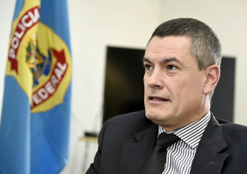 Bolsonaro exonera Valeixo do comando da PF, e Moro é surpreendido