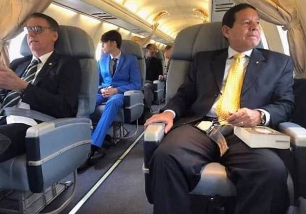 Bolsonaro desembarca em Brasília para novas reuniões com equipe de transição