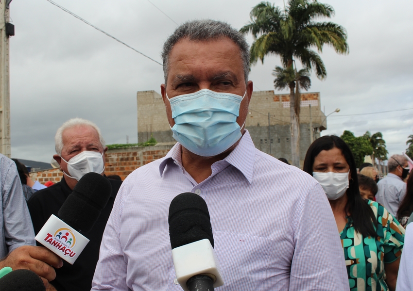 Rui participa de solenidade de 2 de Julho e segue para inauguração da Policlínica regional em Brumado