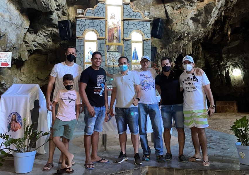Targino Gondim visita a Gruta da Mangabeira em Ituaçu