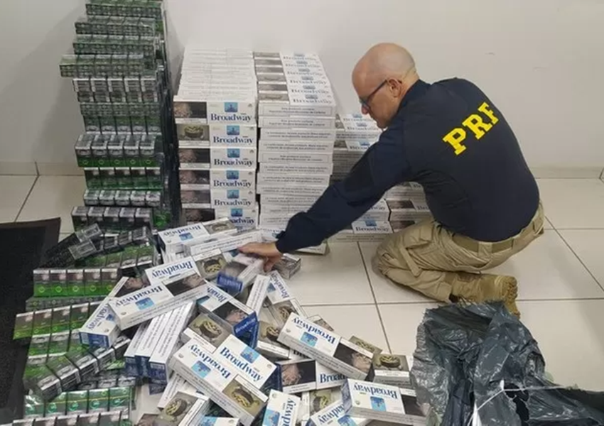 PRF apreende 10.360 maços de cigarros em ônibus com destino a Brumado