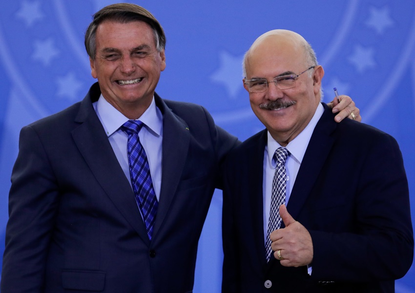 Bolsonaro volta a defender Milton Ribeiro: ‘foi preso injustamente’