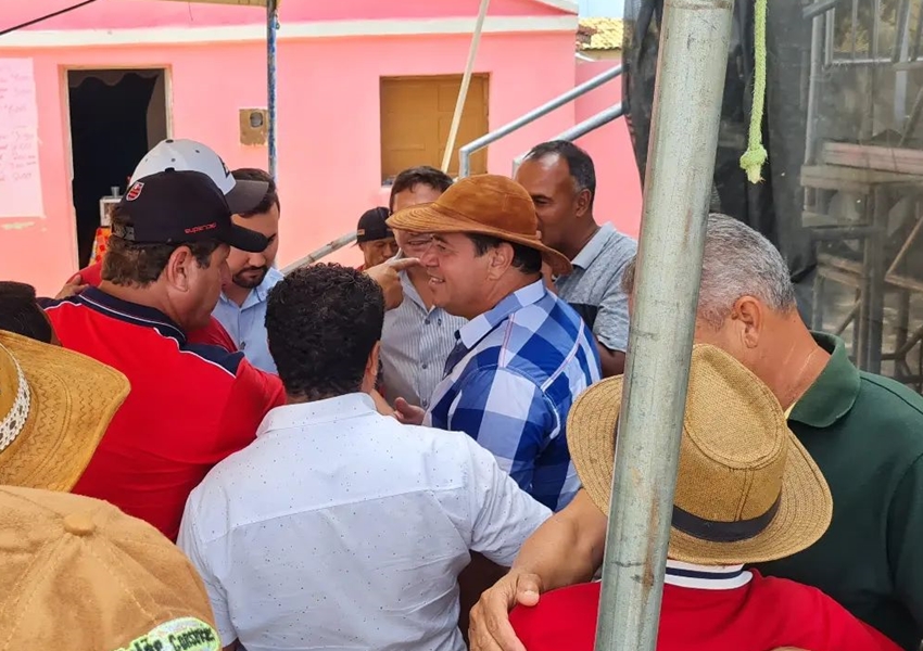 Deputado Marquinho Viana visita a Segunda Expo Belo Campo acompanhado de prefeitos e lideranças políticas