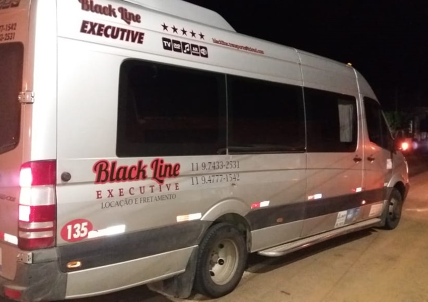 Microônibus com 10 passageiros oriundos de São Paulo com destino a Macaúbas é abordado pela Polícia Militar em Livramento