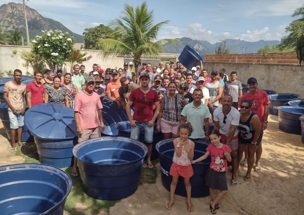 Deputado Bacelar e vereador Batata viabilizam entrega de caixas d’água na Comunidade de Várzea em Livramento