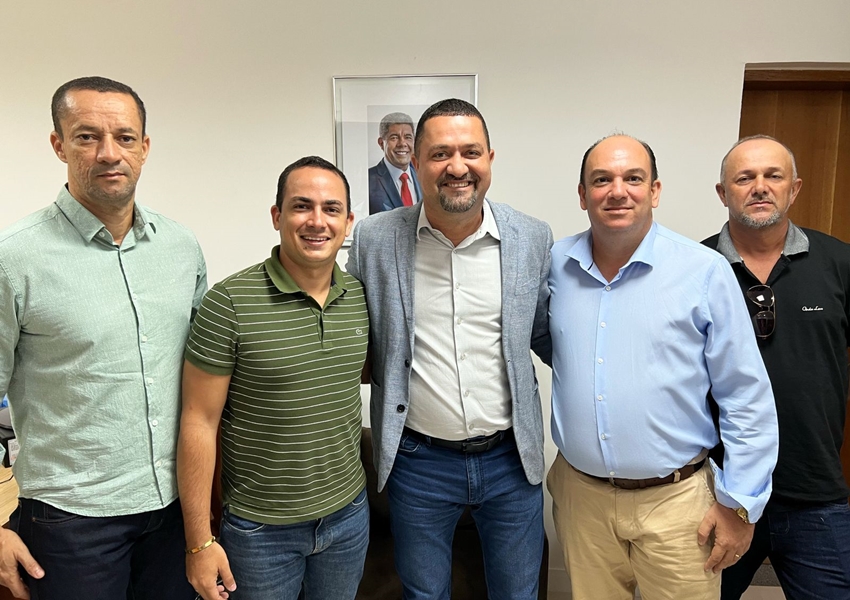 Prefeito de Ituaçu trata de demandas do município em audiência com novo Secretário da SDR em Salvador