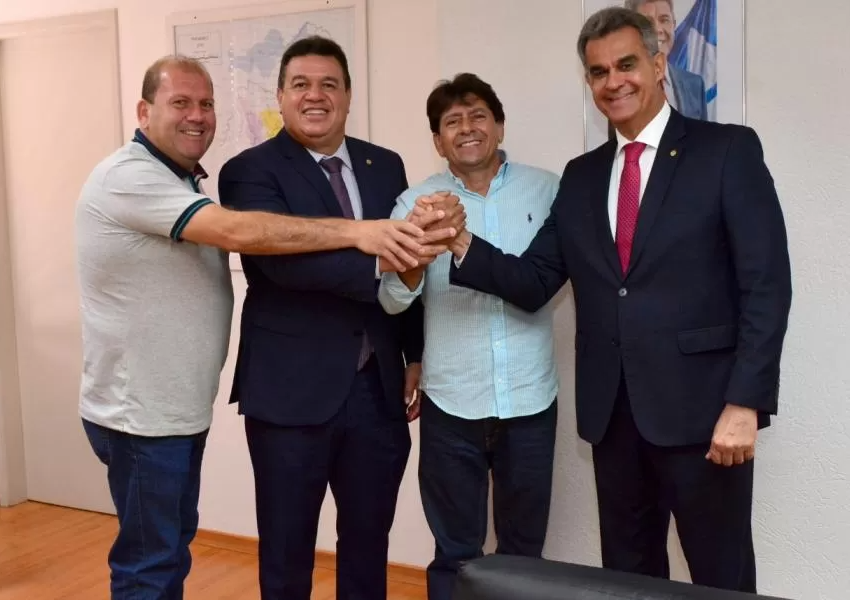 Deputado Marquinho Viana participa de audiência na SEINFRA com ex-prefeito de Aracatu
