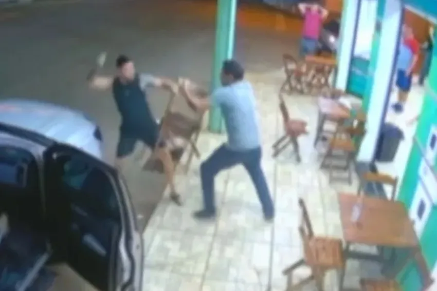Confusão em frente a sorveteria termina com homem morto a facada em Goiás