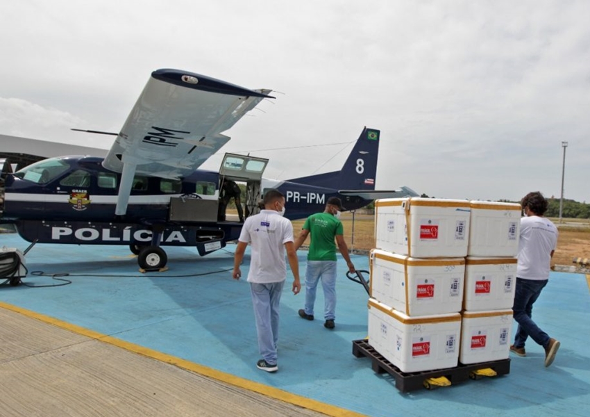 Mais 495 mil vacinas contra covid-19 são transportadas pelo Estado