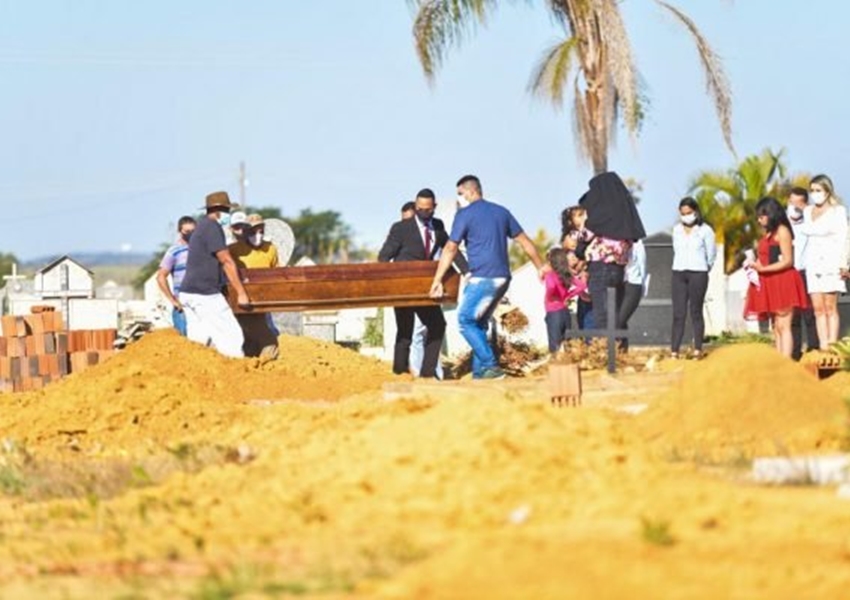 Lázaro é sepultado em Goiás sem a presença dos pais