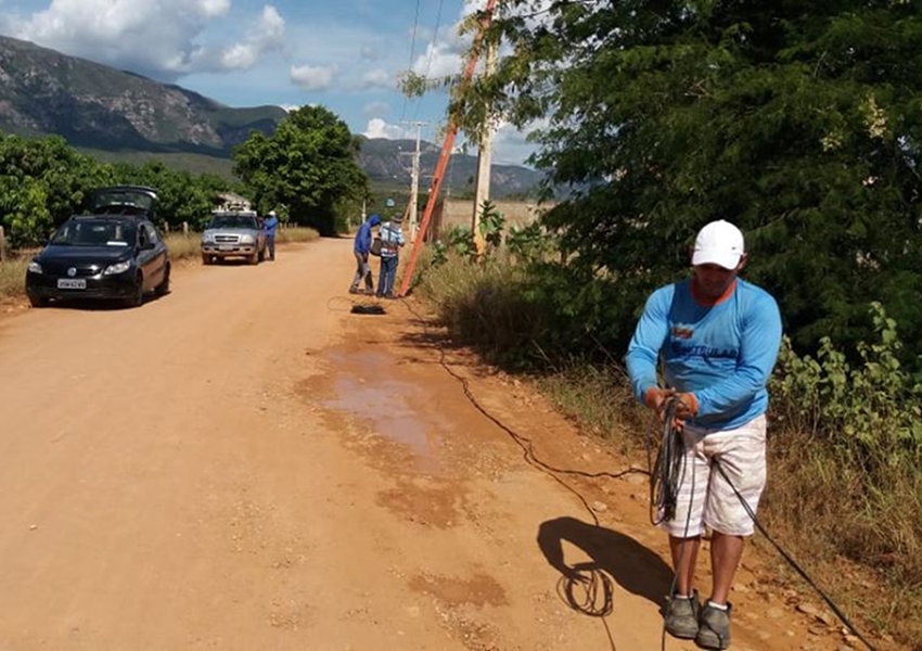 Prefeitura de Livramento instala braços de iluminação na estrada que liga o Bairro Recreio ao Centro