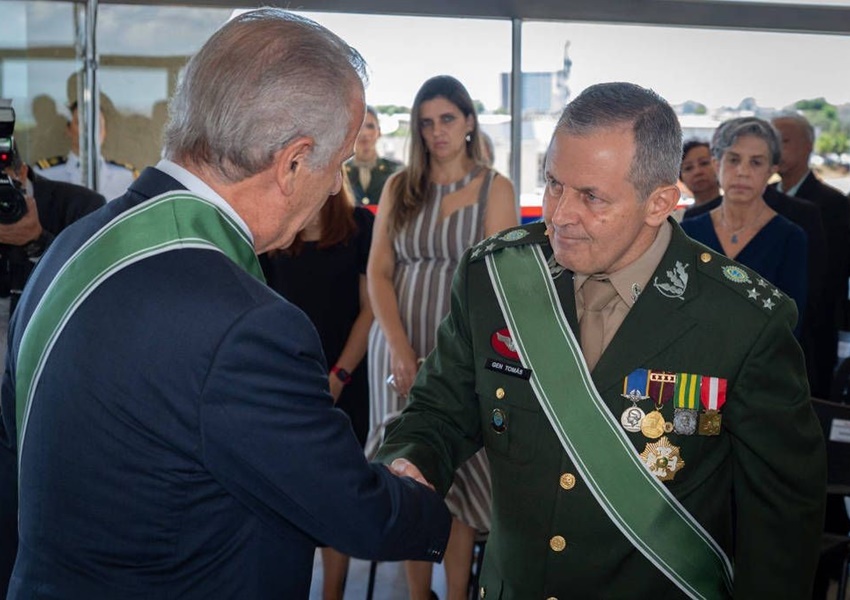 Governo Lula quer proibir militares da ativa de ocupar cargos civis