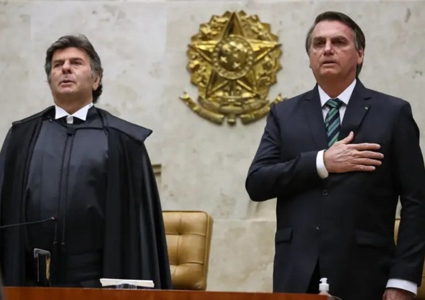 Bolsonaro é o mais rejeitado entre os que moram em favelas e Lula lidera, diz pesquisa