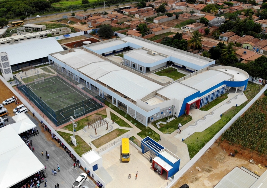 Presidente Dutra: Governador entrega colégio em tempo integral e estádio reformado