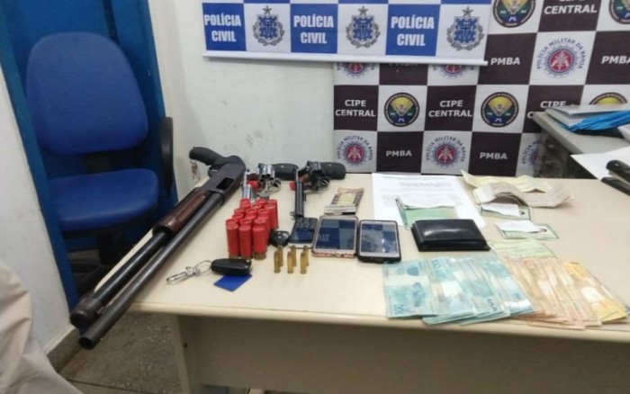 Itagibá: três homens foram presos em flagrante com R$ 18 mil, armas, carros e documentos falsos