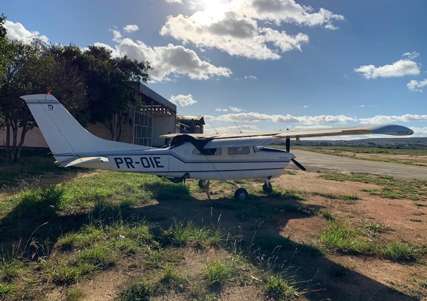Avião usado por quadrilha de mulher apontada como maior traficante da BA será leiloado pela polícia