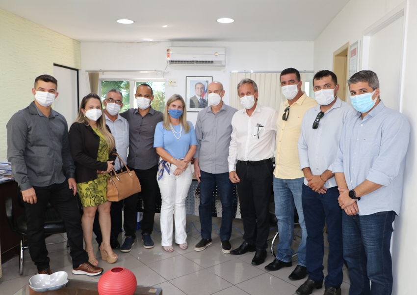 Firmado convênio para obras da adutora em Dom Basílio