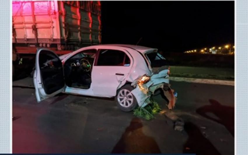 Homem morre após ser arremessado de carro em capotamento; outro acidente ocorreu horas depois no local