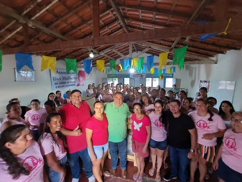 Prefeito Ricardinho Ribeiro entrega equipamentos para padaria industrial em Lagoa da Pedra