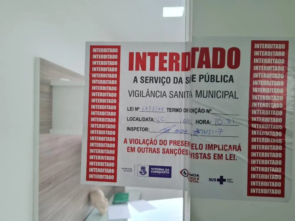 Polícia e Vigilância Sanitária fecham clínica irregular no centro de Vitória da Conquista