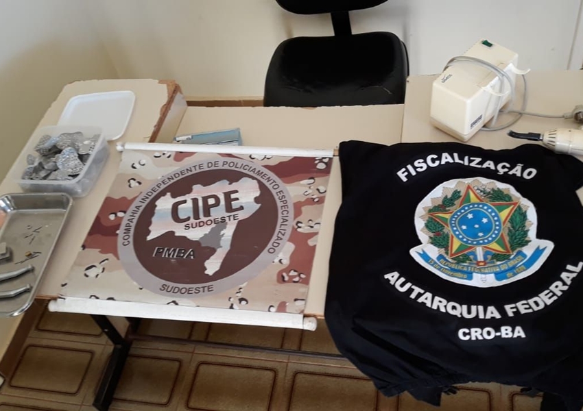 Pindaí: PM prende dupla que exercia ilegalmente profissão de cirurgião-dentista