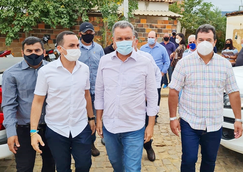Deputado Marquinho Viana com o governador Rui Costa na inauguração de obras e da rodovia BA-142, trecho Tanhaçu/Ituaçu