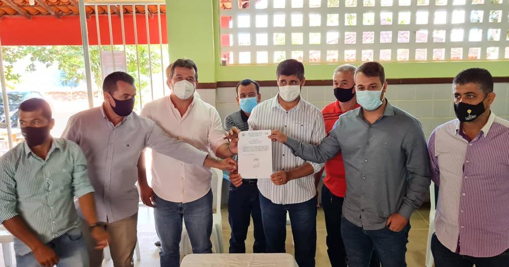 Deputado Marquinho Viana na solenidade de autorização para início de obras de pavimentação de ruas em Cordeiros