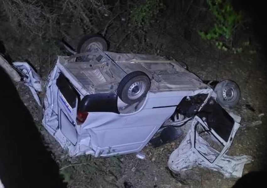 Acidente na BR-116 Norte faz Fiorino despencar de ponte