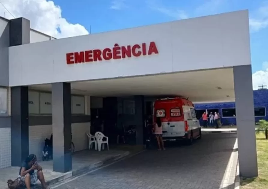 Pintor morre após colidir motocicleta contra poste em Feira de Santana