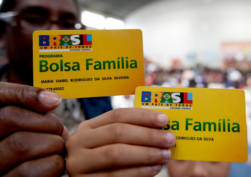Governo federal estuda reajuste para o programa Bolsa Família