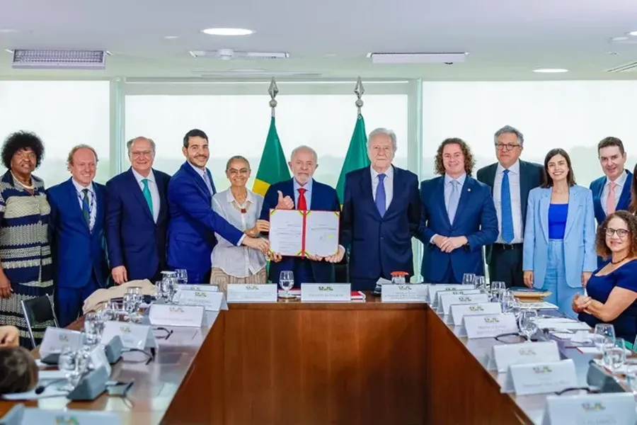 Lula encaminha ao Congresso projeto que aumenta penas para crimes ambientais