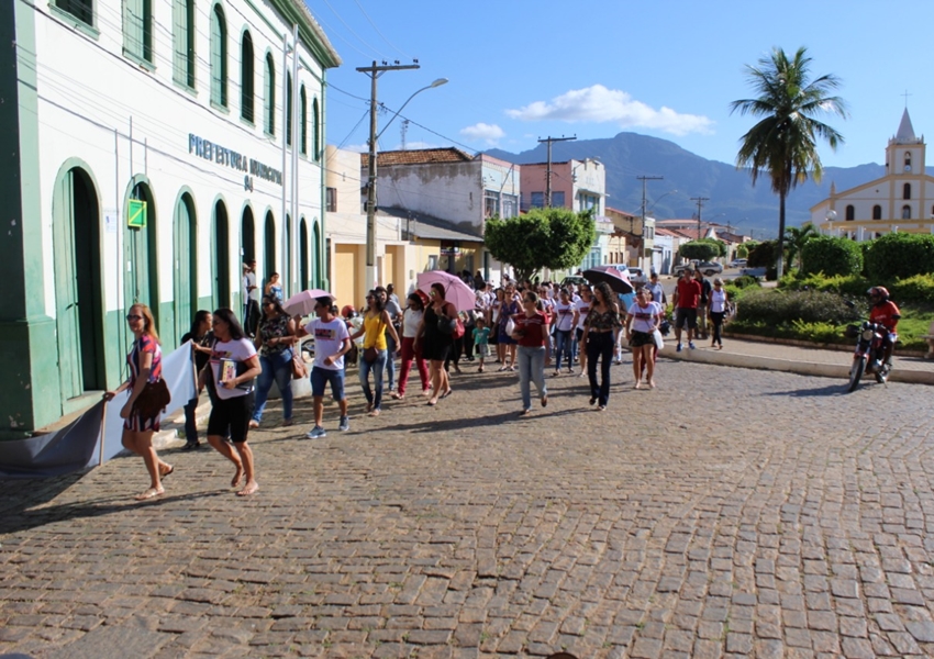 Professores paralisaram atividades nessa quarta-feira em Livramento