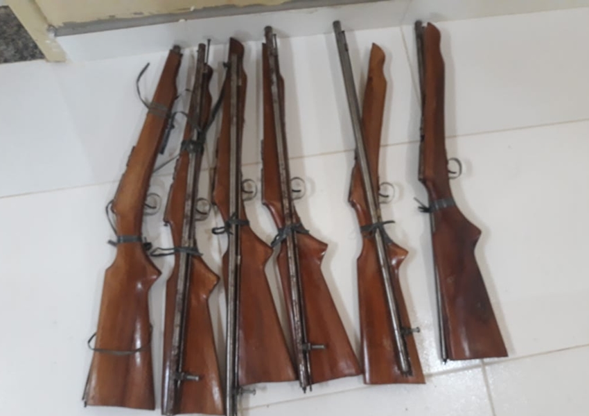 Preso empresário que comercializava armas em loja