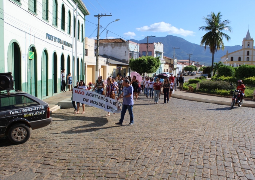 Professores paralisaram atividades nessa quarta-feira em Livramento