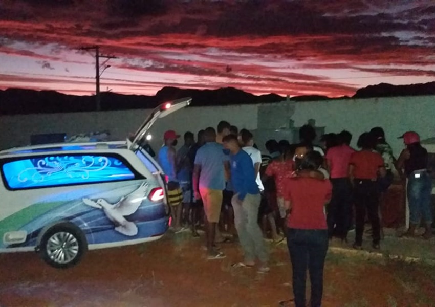 Corpo de Maclei Ribeiro é sepultado em Livramento