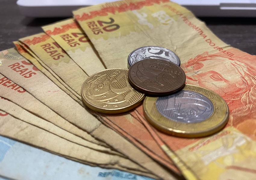 PIB brasileiro cai quase 1% de julho para agosto, indica estudo da FGV