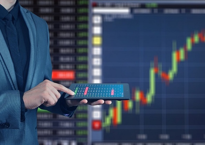 Ibovespa fecha sessão em queda, mas encerra semana em valorização de 2,45%