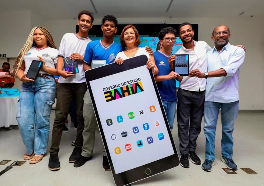 Estudantes do 2º ano do Ensino Médio da rede estadual são beneficiados com 148 mil tablets