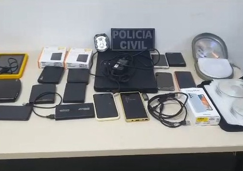 Professor é preso com pornografia infantil após site de pesquisa denunciar armazenamento de material à polícia