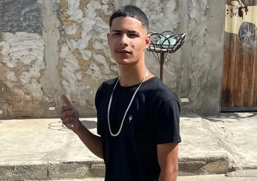 Jovem morre após colidir moto em poste em Vitória da Conquista
