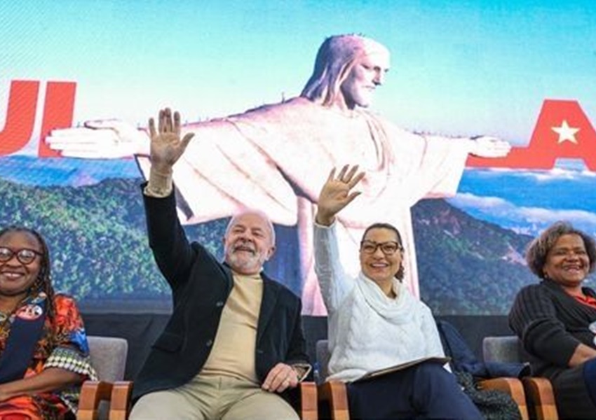 Lula diz que Bolsonaro 'usa' religião e evoca eleitor a desmentir fake news