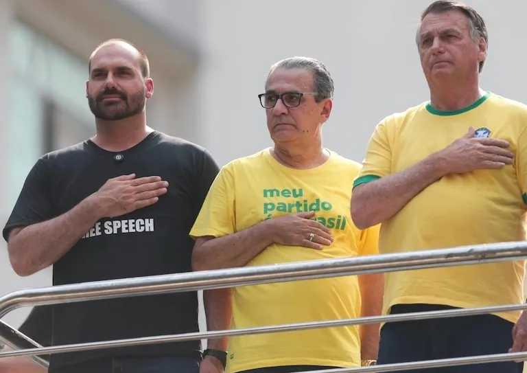 PF indicia Jair Bolsonaro e Eduardo Bolsonaro por coação a autoridades
