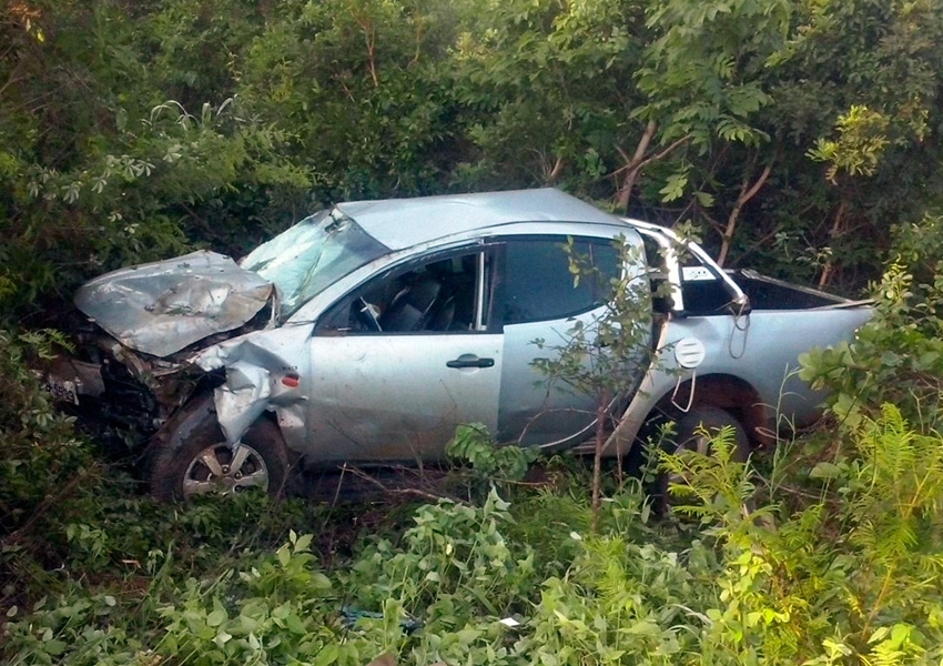 Motorista morre após acidente entre carro e caminhonete na BR-242, oeste da Bahia