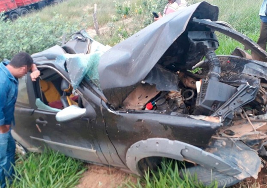Planaltino: Homem morre após veículo sair de estrada vicinal e bater em carreta na BA-026