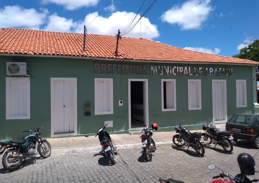 Homem é preso após tentar 'furar fila' e ameaçar servidor na Prefeitura de Aracatu