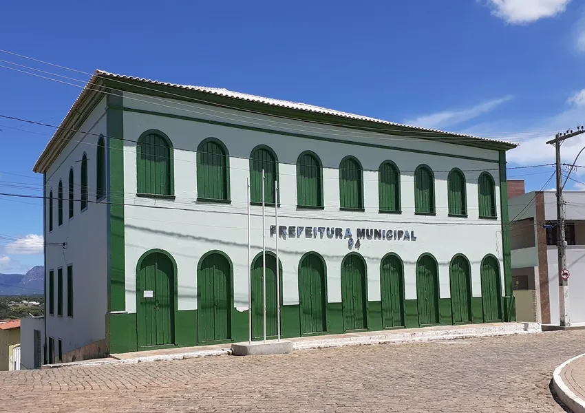 TCM-BA autoriza retomada de licitação de kits escolares em Livramento de Nossa Senhora