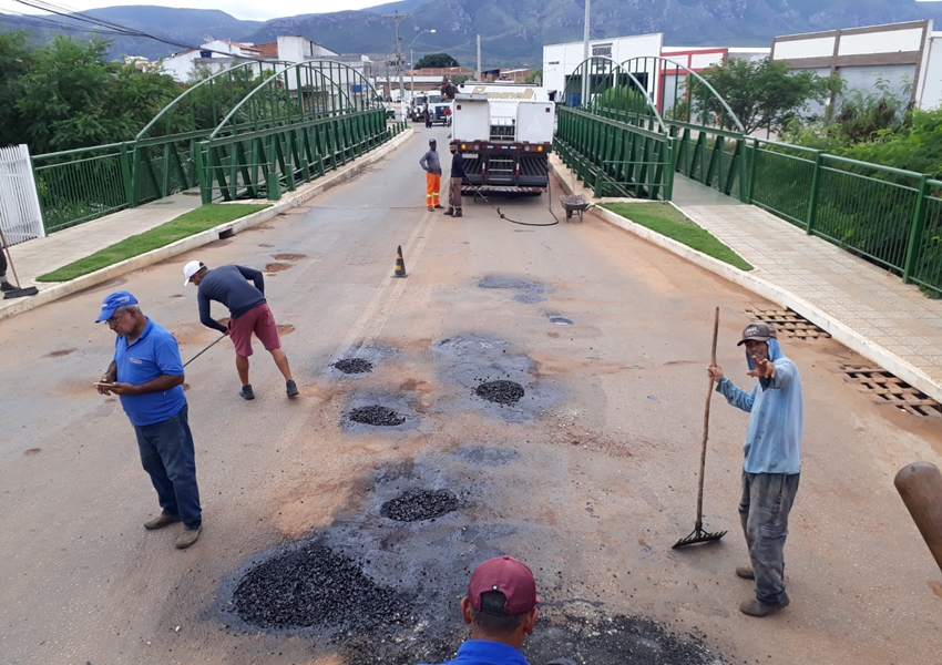 A Prefeitura de Livramento intensifica o trabalho de recuperação asfáltica da cidade