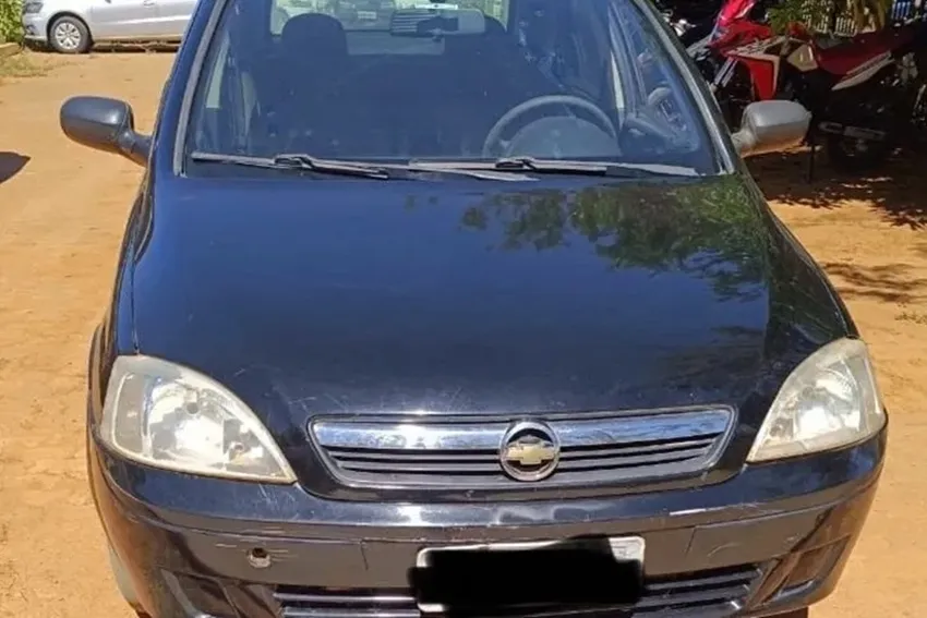 Polícia recupera carro furtado abandonado na saída para Maniaçu, em Caetité