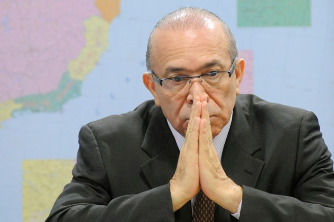 Sem expectativa de alta, Padilha deve pedir prorrogação da licença médica, aponta jornal